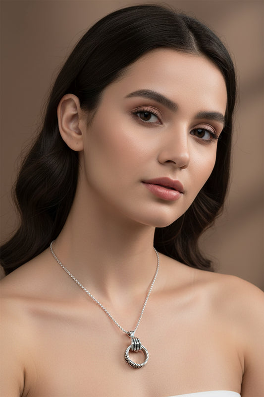 Necklace Elegant Ring Shaped Pendant