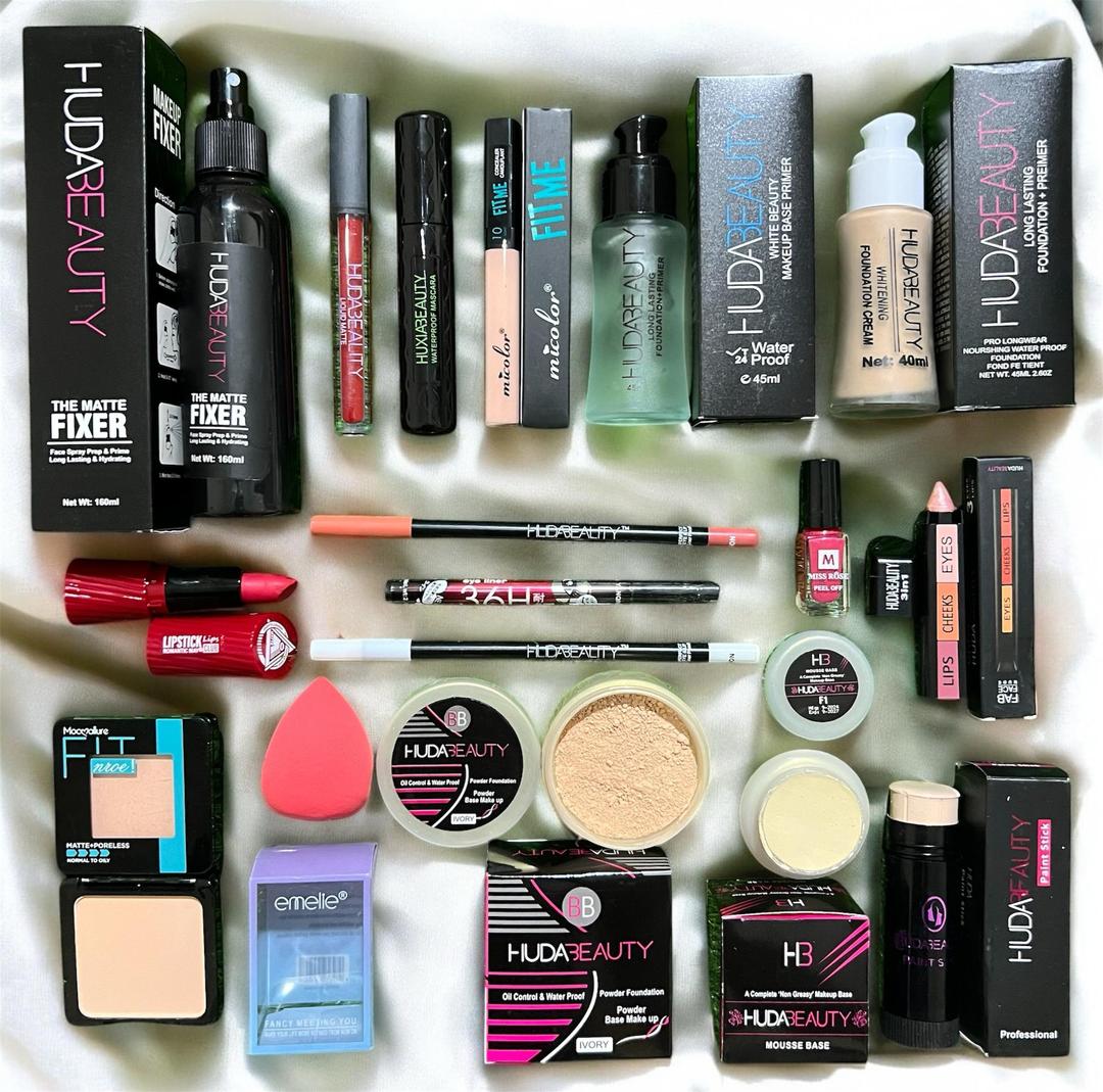 17 in 1 Makeup Deal - HUDA BEAUTY Complete Beauty Kit with 17 Pcs Essentials